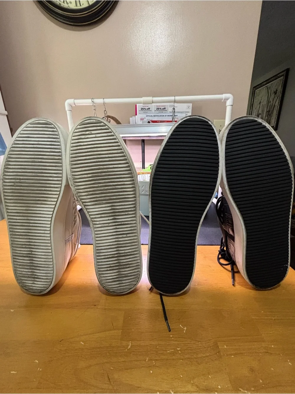 Article number Sneaker Lot Sneakers in Light Gray and Black Men’s.